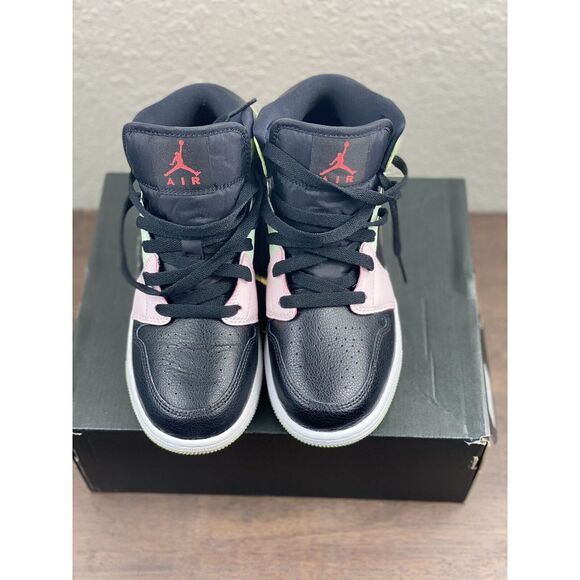 Nike Air Jordan 1 Mid SE (GS) "Glow In The Dark" Size‎ 4.5Y / W 7 AV5174-076 - Picture 1 of 6